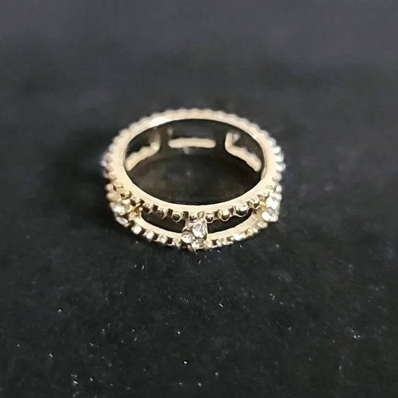 Ring Size 8 - Picture 1 of 3